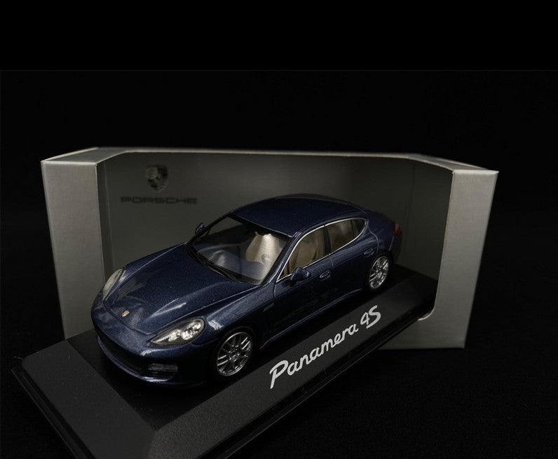 Minichamps 1:43 Porsche Panamera 4S Diecast model