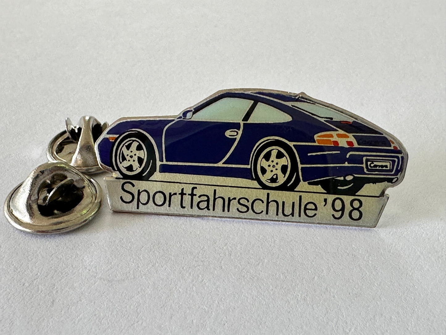 Pin Badge "Porsche 911 Carrera - Sportfahrschule '98" Blue Metal.